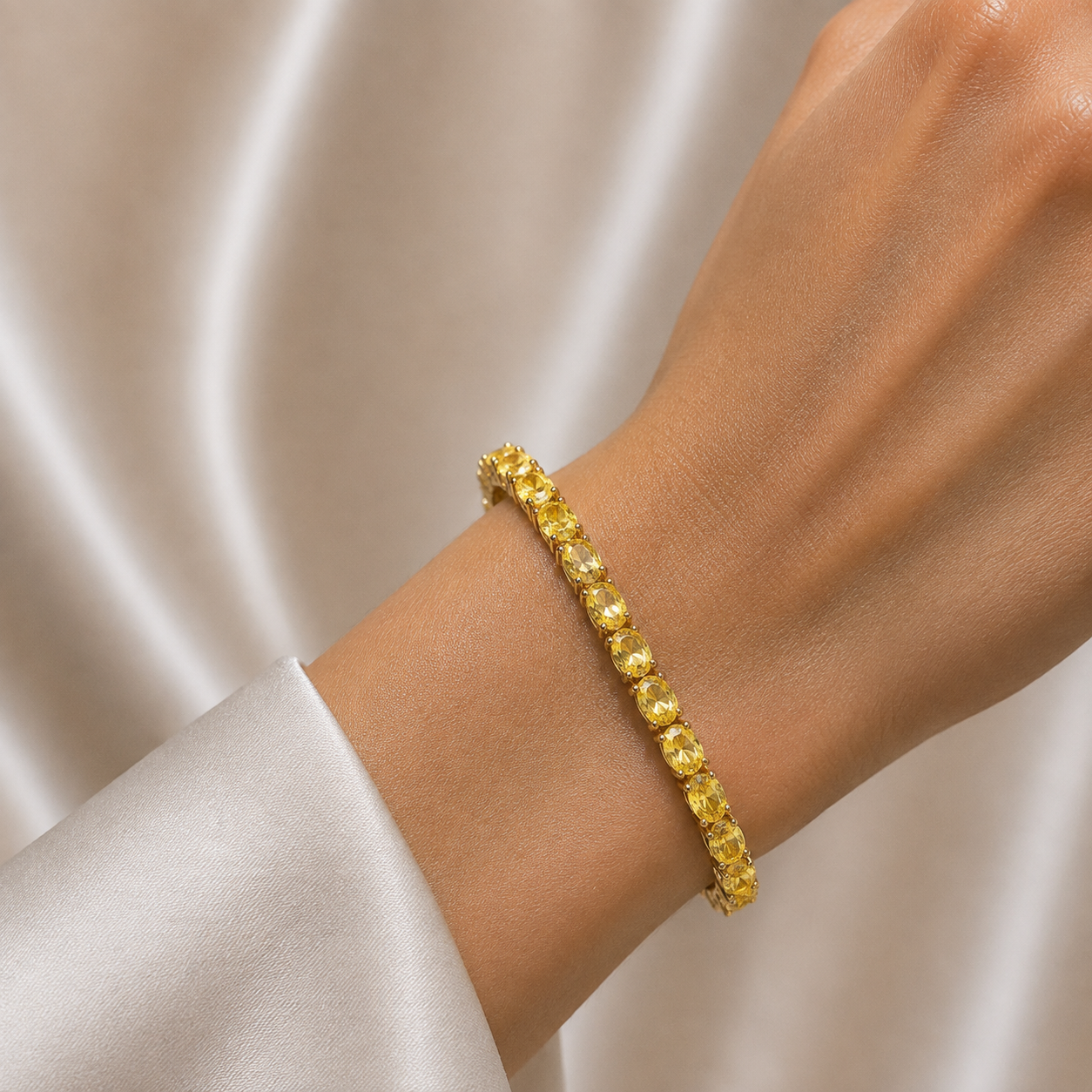 Salto Yellow Sapphire Oval Tennis Bracelet in Gold