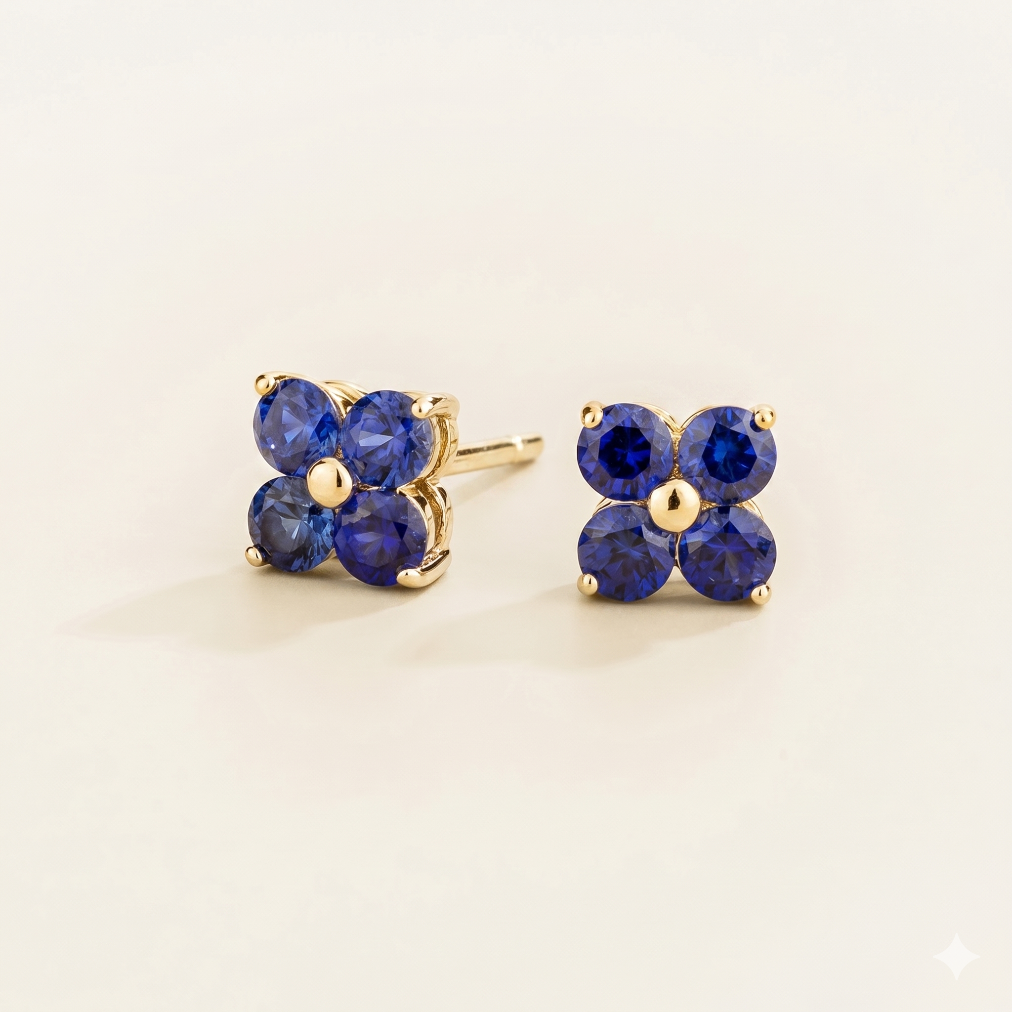Clover Blue sapphires Earrings In Gold