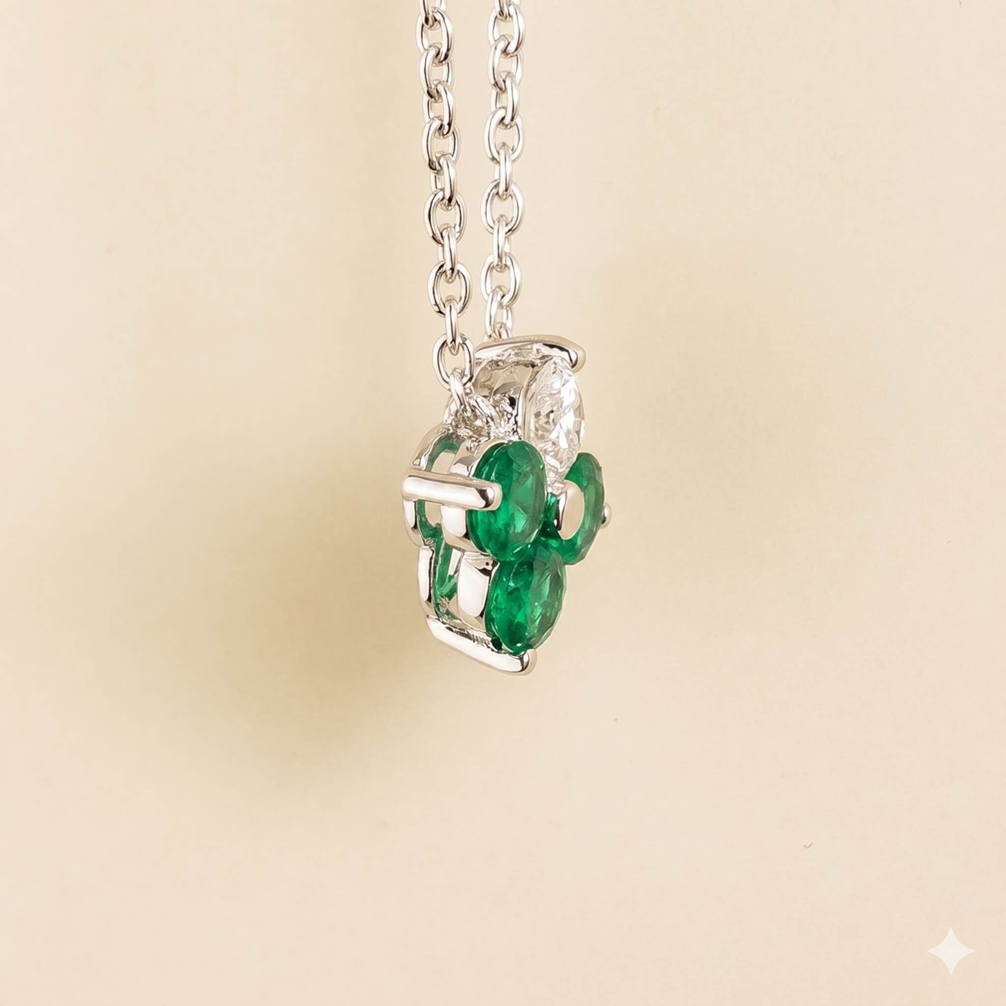 Clover Emerad & Diamond Necklace In White Gold