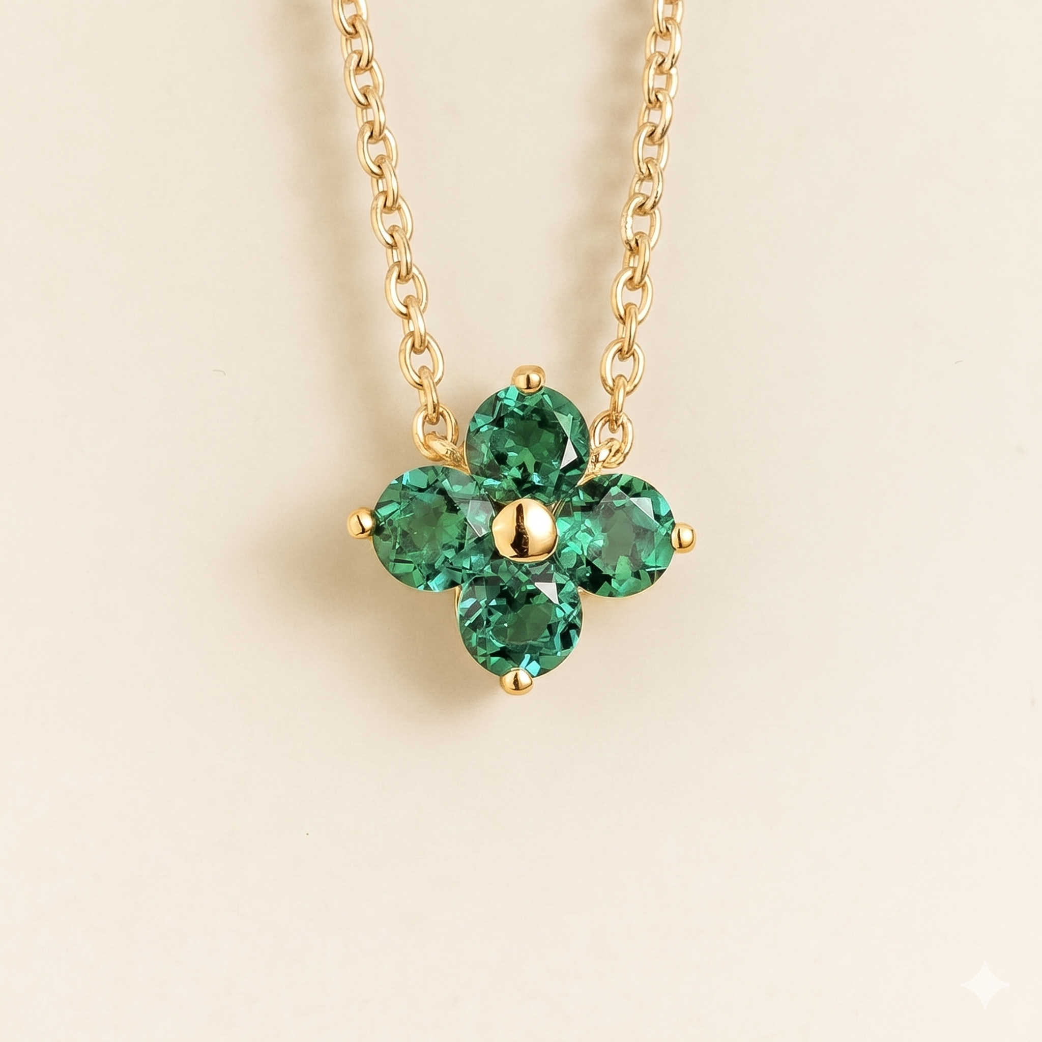 Clover Emerald Necklace In Gold