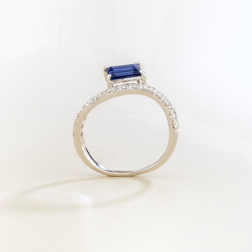 Luno Blue Sapphire Emerald-Cut & Diamond Pavé Curved Band Ring in White Gold
