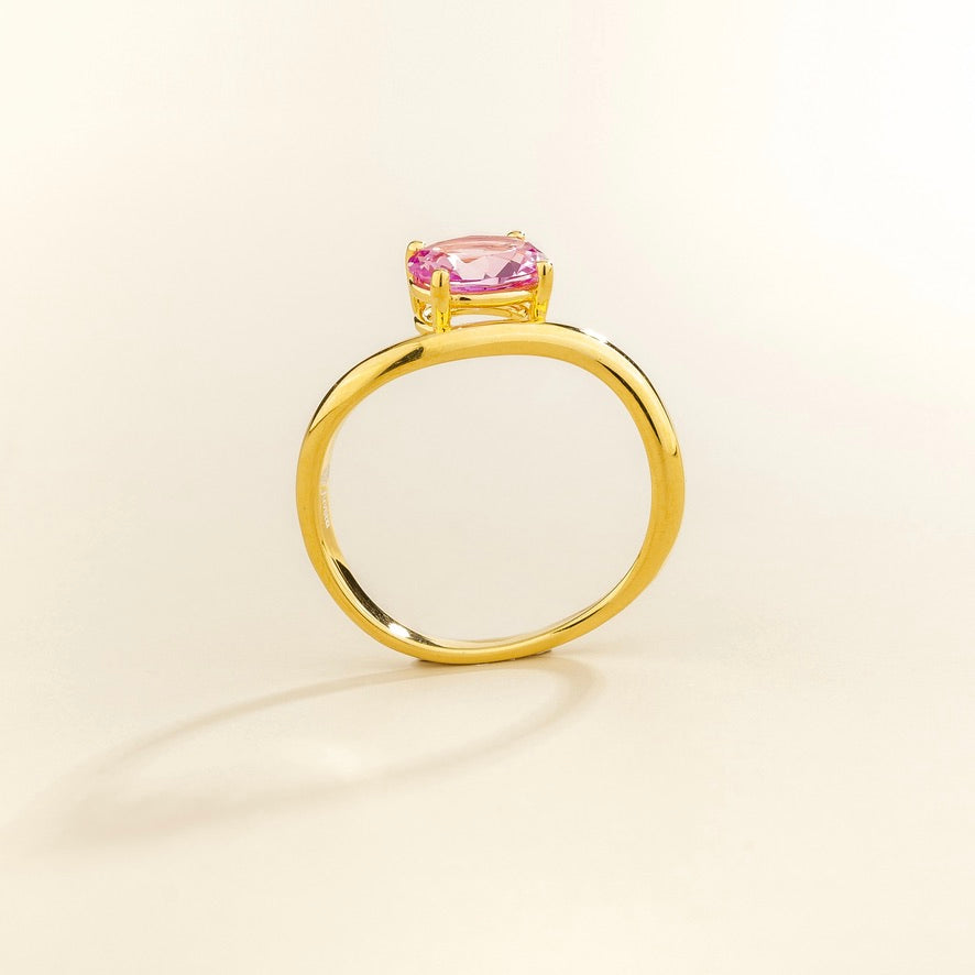 Luno Vivid Pink Sapphire Oval Solitaire Curved Band Ring in Gold