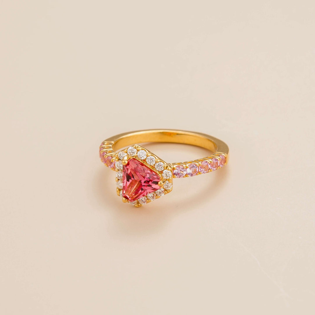 Diana ring in 18K gold vermeil set with lab grown diamond, padparadscha sapphire and pink sapphire. Perfect for yourself and as gift.