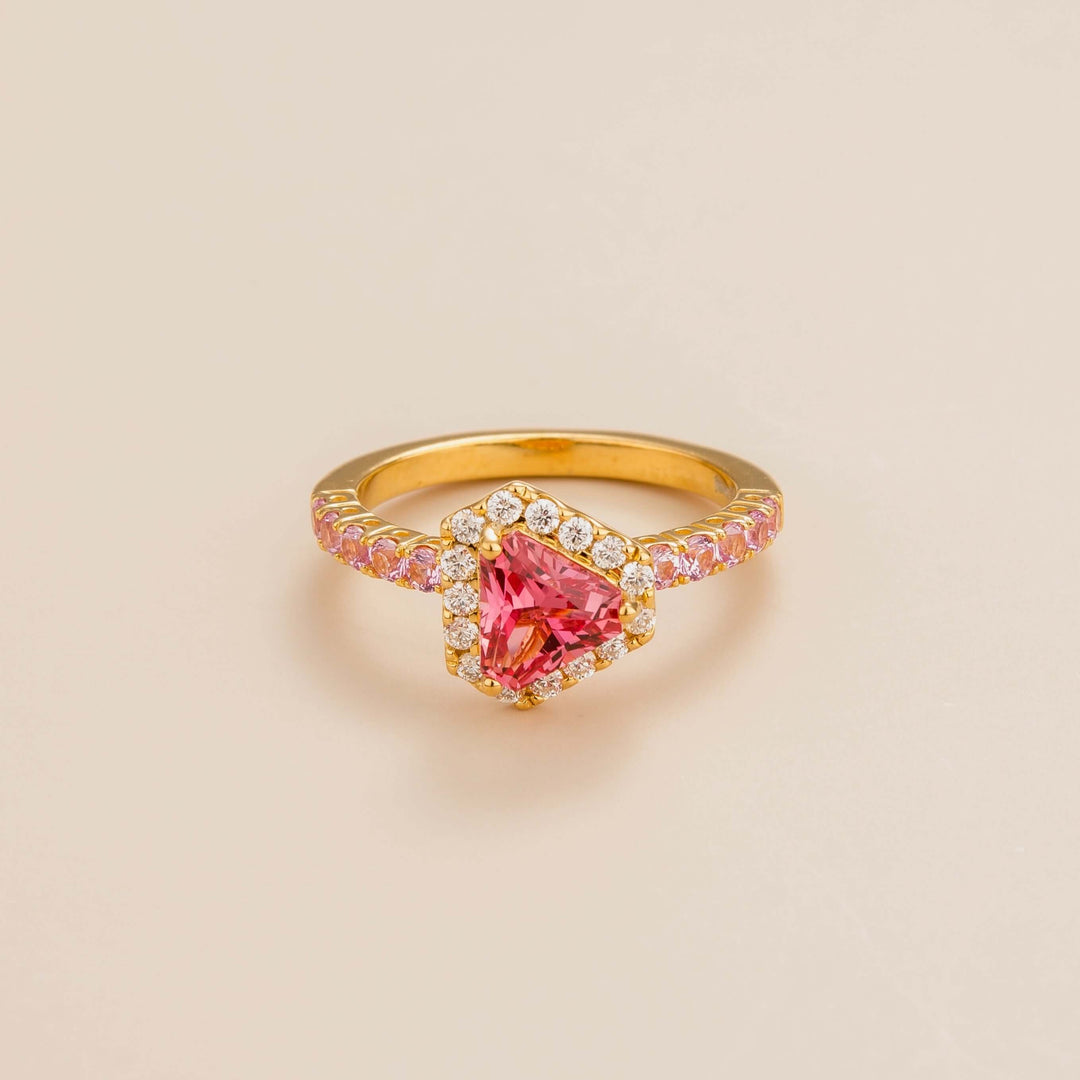 Diana ring in 18K gold vermeil set with lab grown diamond, padparadscha sapphire and pink sapphire. Perfect for yourself and as gift.