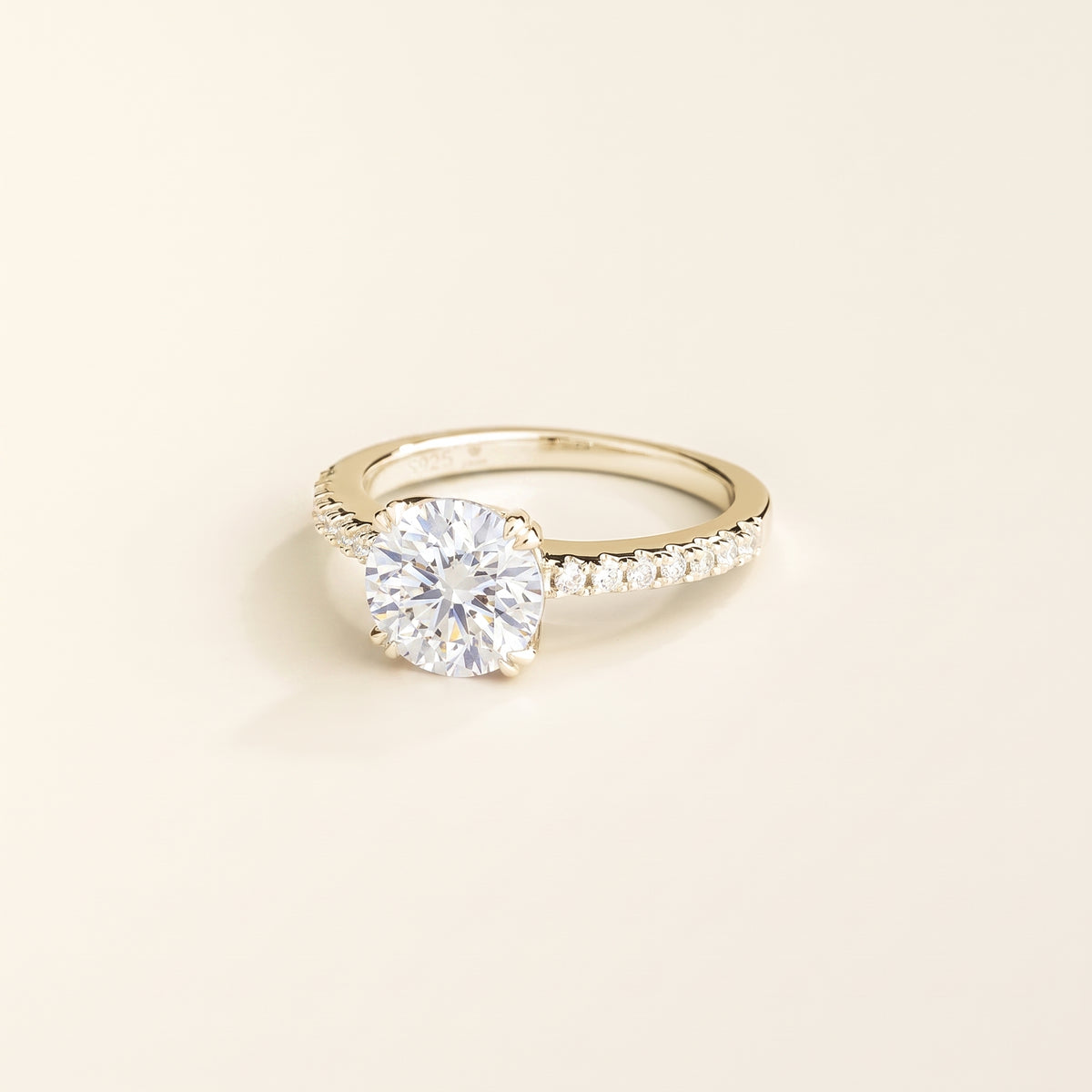 Soli Diamond Round & Diamond Pavé Ring in White Gold
