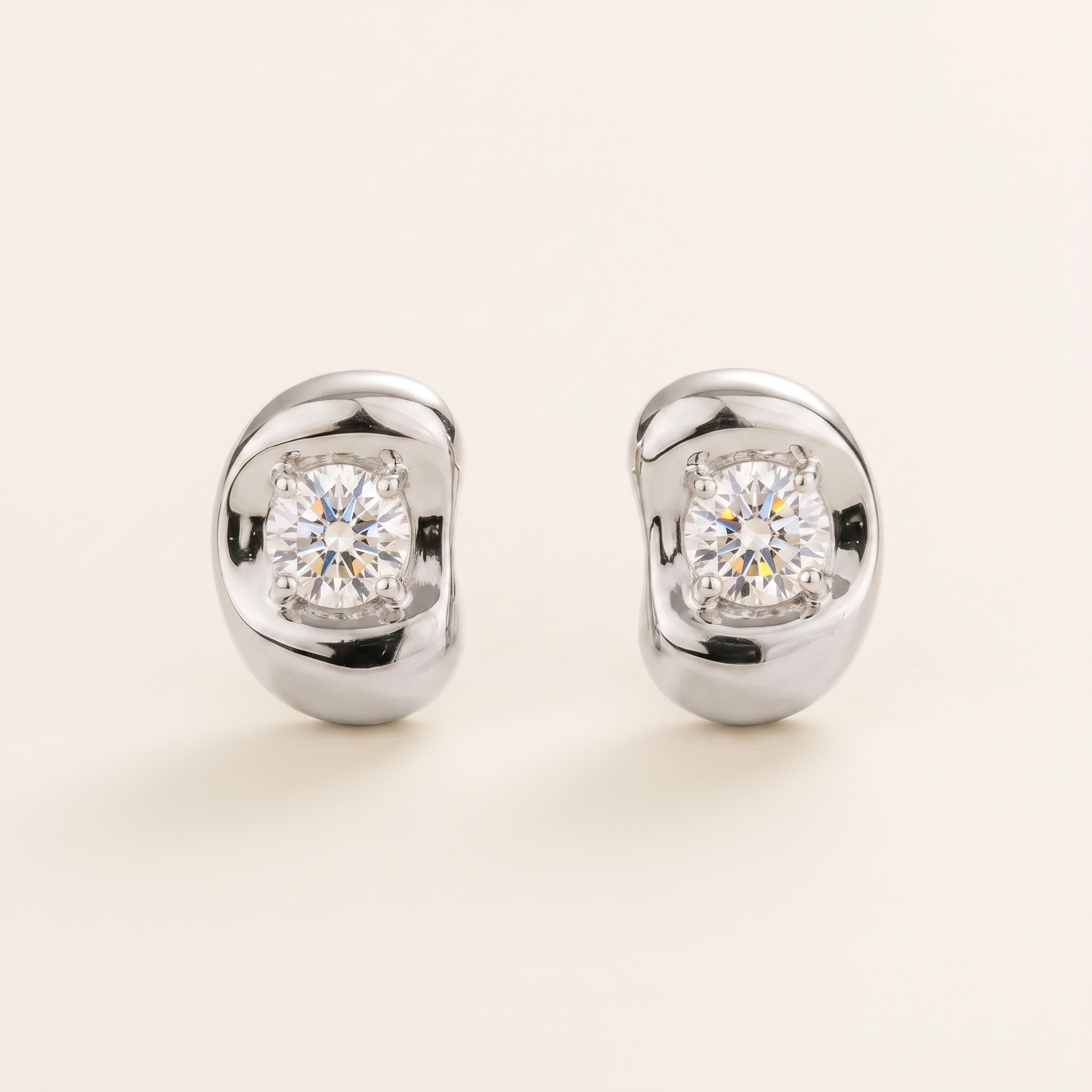 Fava Round Diamond Oval Stud Earrings in White Gold | Juvetti