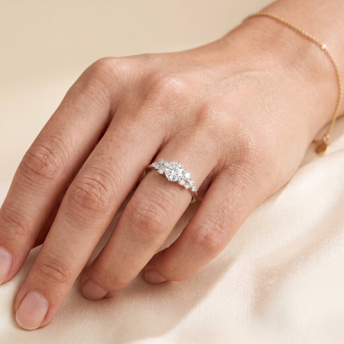Craftsmanship detail of the Floret diamond ring in white gold