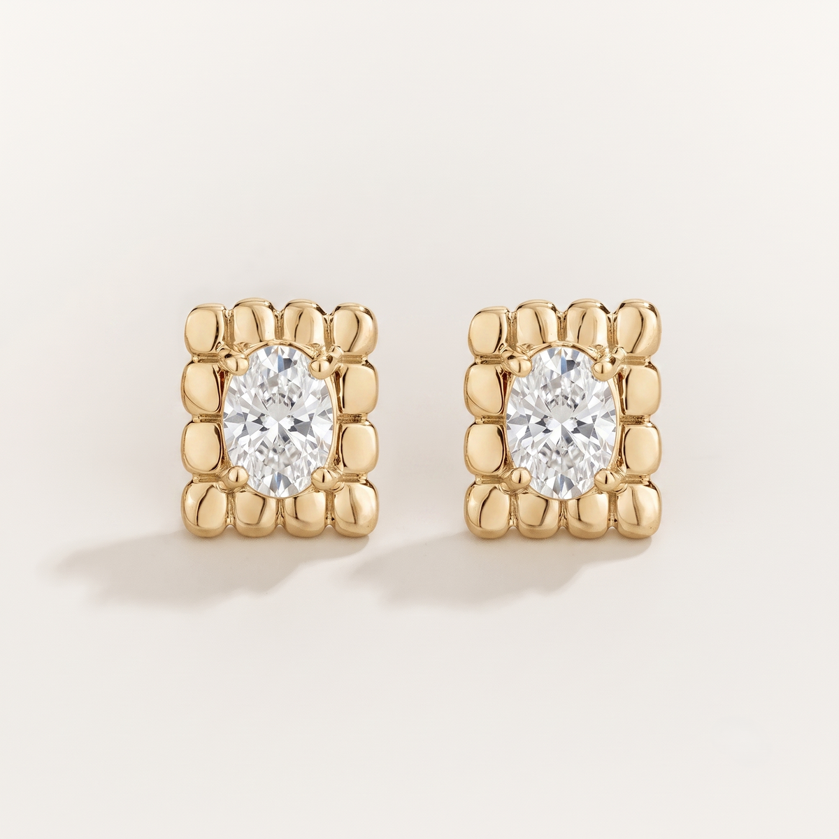 Fondi Oval Diamond Sculpted Stud Earrings in Gold | Juvetti