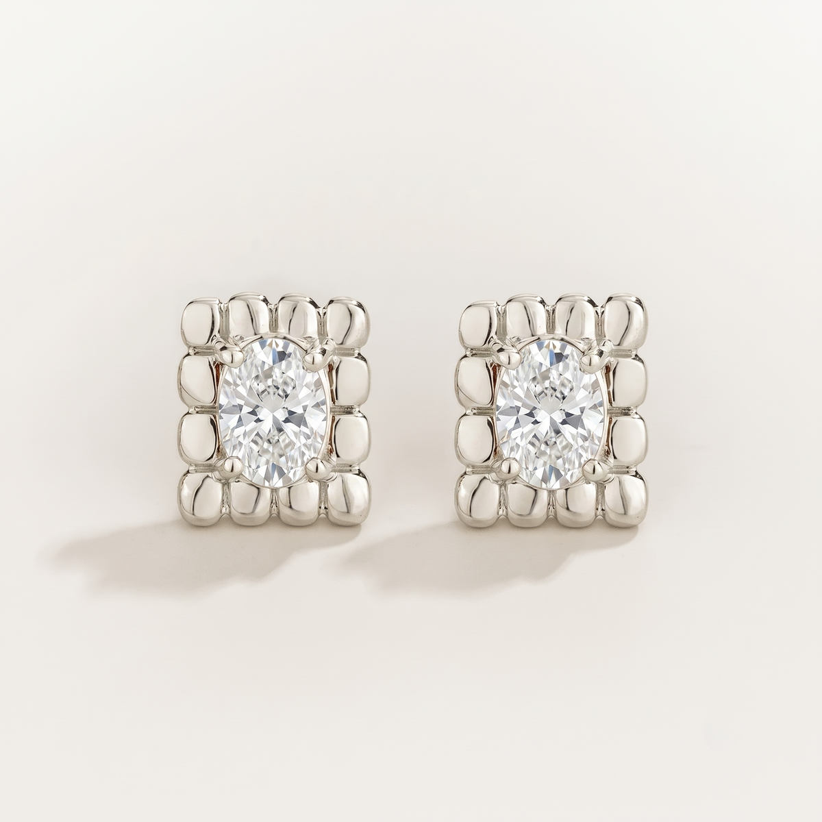 Fondi Oval Diamond Sculpted Stud Earrings in White Gold | Juvetti