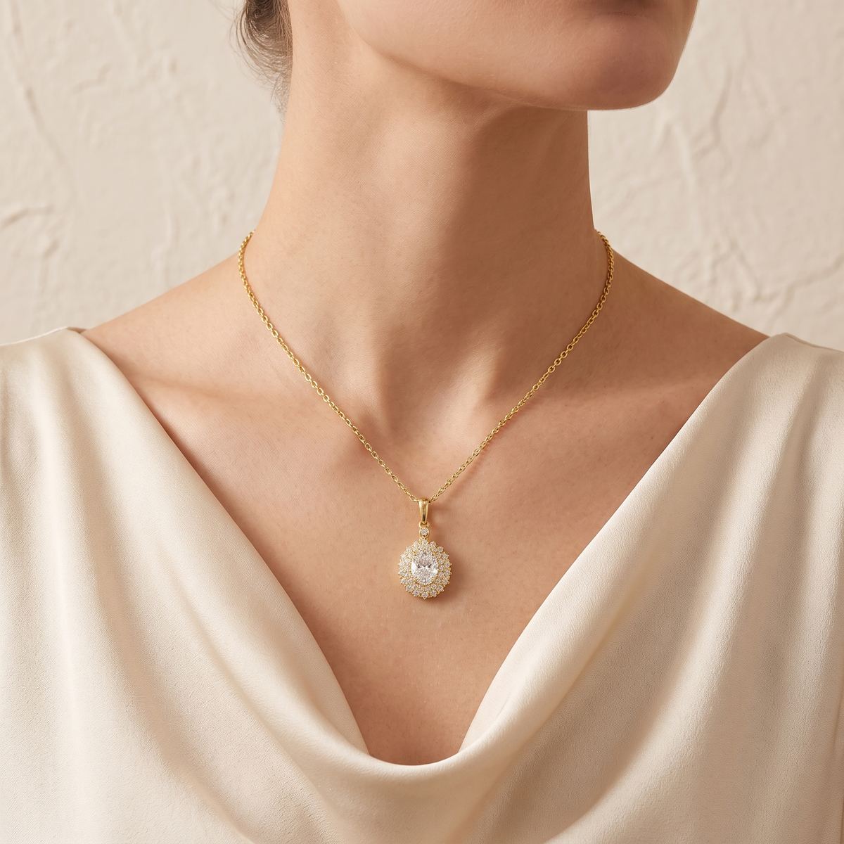 A model is wearing Viva Diamond Necklace In Gold 