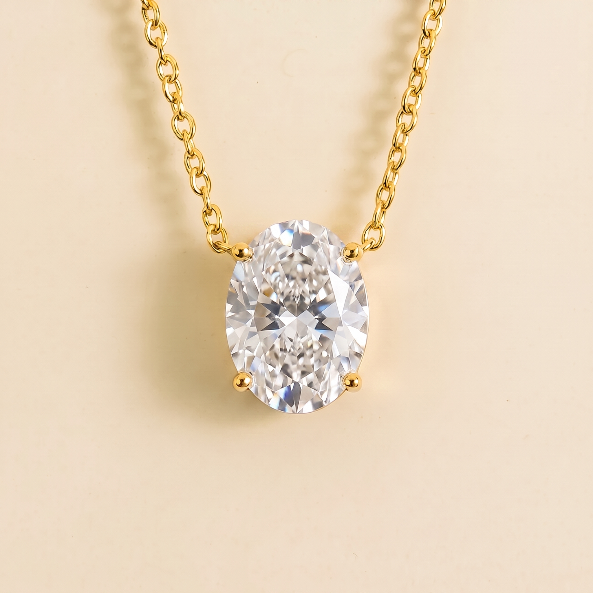 Ovo Diamond Pendant Necklace in Gold