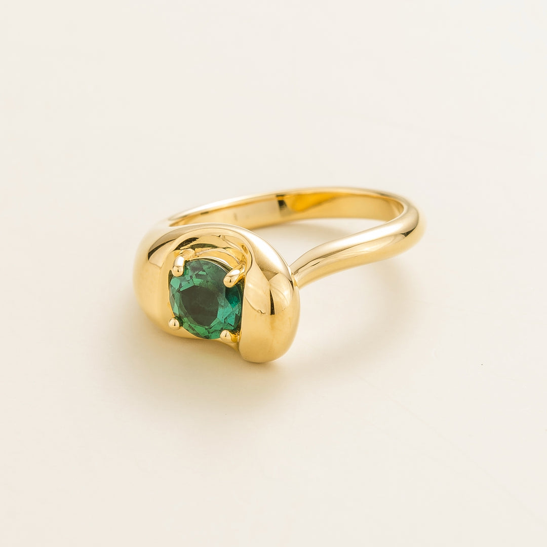 Fava ring in Emerald set in Gold