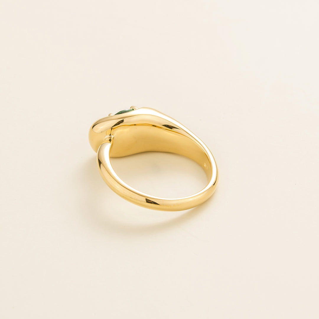 Fava ring in Emerald set in Gold