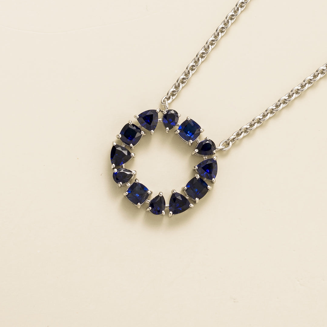 Glorie white gold necklace set with Blue sapphire