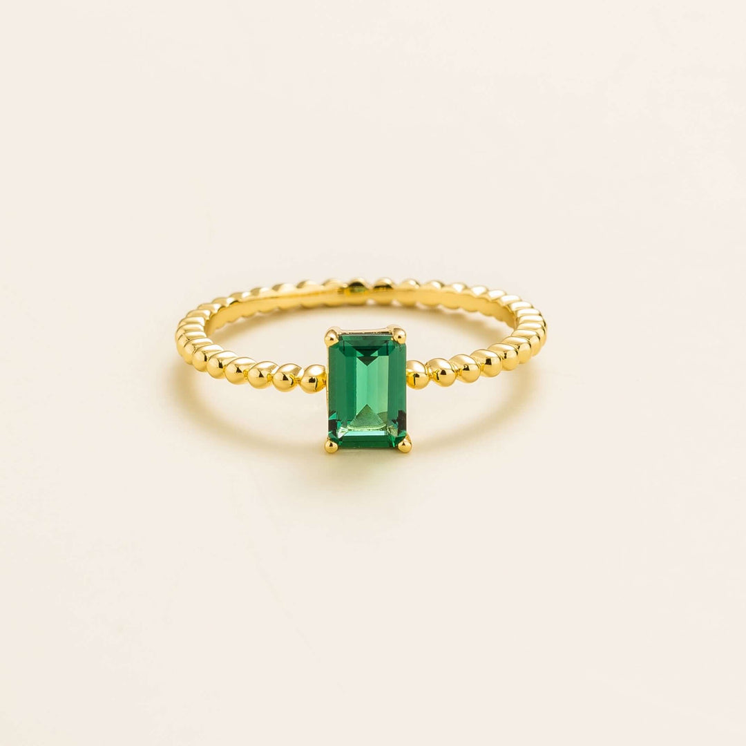 Buchon gold ring set with Emerald