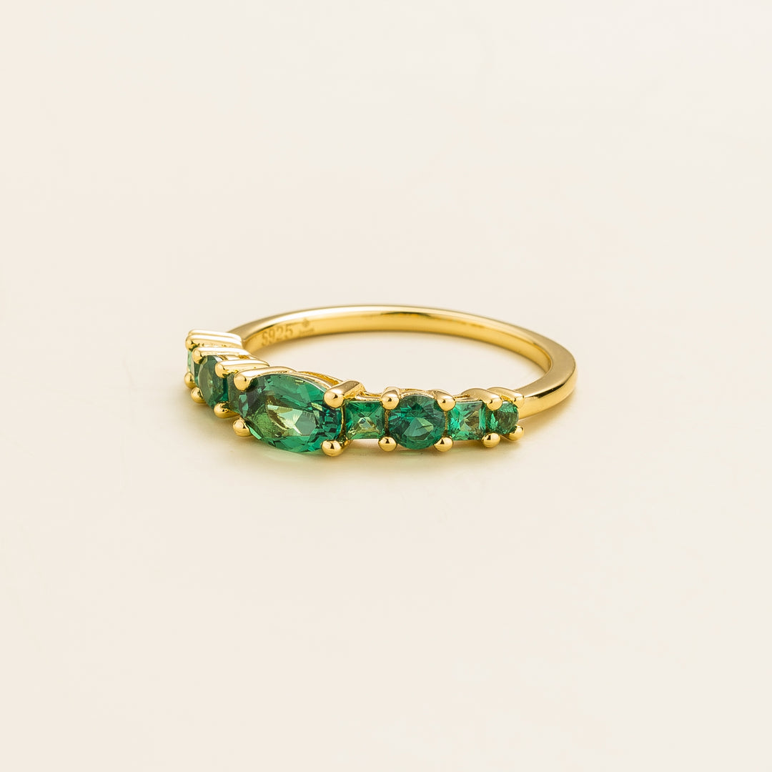 Petra gold ring set with Emerald