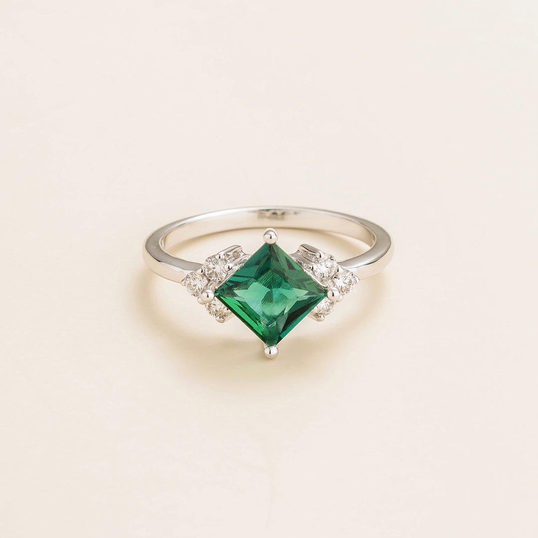 Amore white gold ring Emerald & Diamond