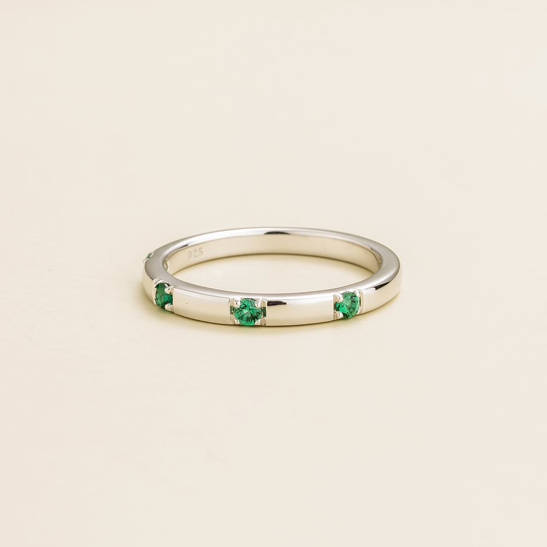 Balans white gold ring set with Emerald