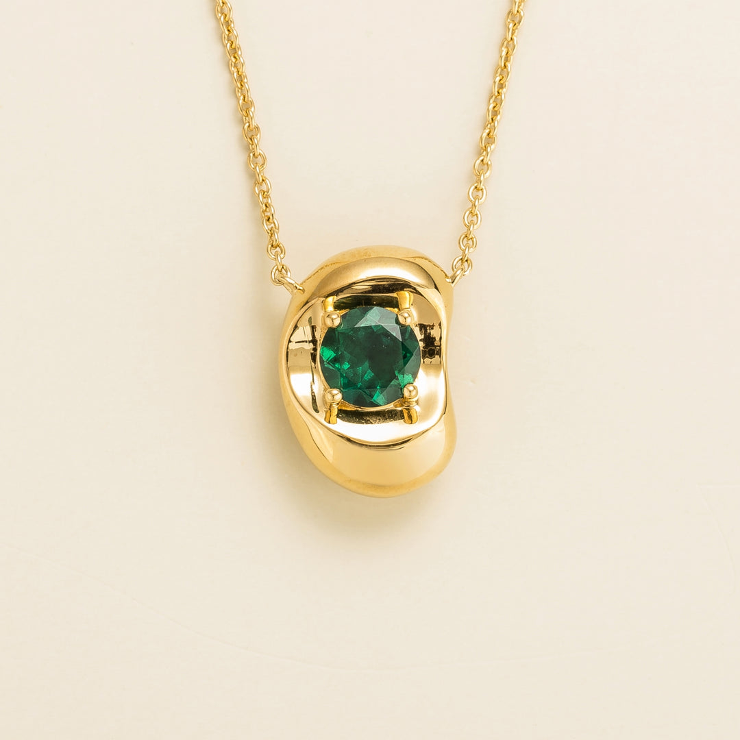 Fava gold necklace set with Emerald