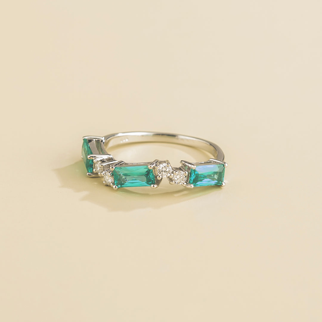 Forma white gold ring set with Paraiba sapphire & Diamond