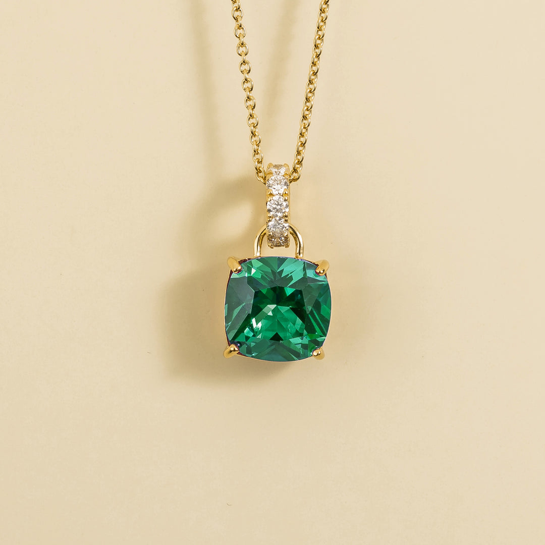 Oreol pendant necklace in Emerald & Diamond set in Gold