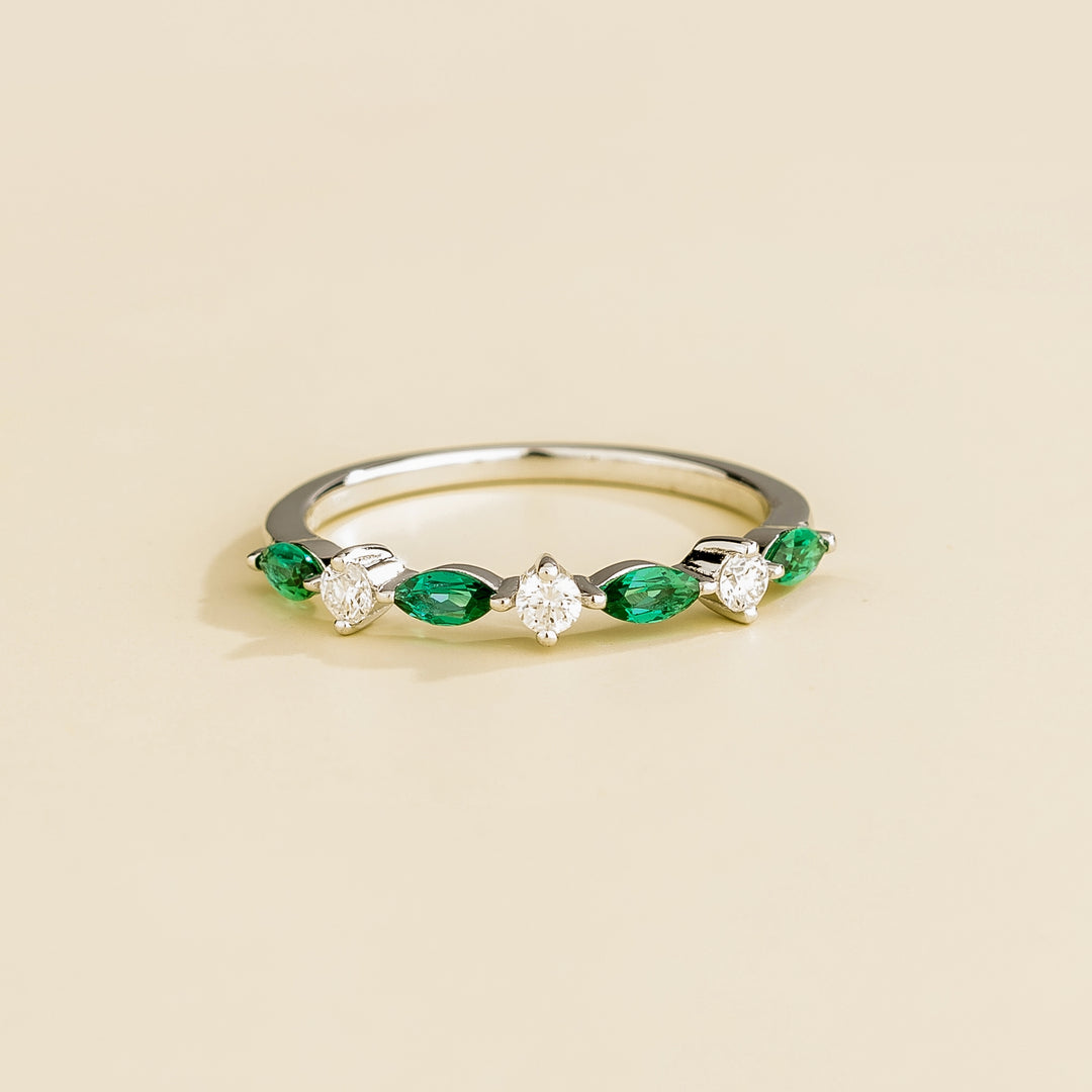 Markiz White Gold Ring In Emerald & Diamond