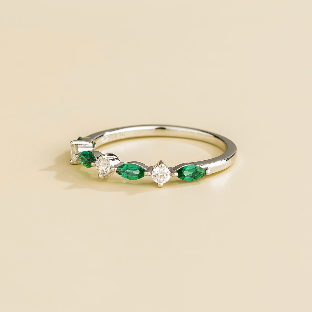 Markiz White Gold Ring In Emerald & Diamond
