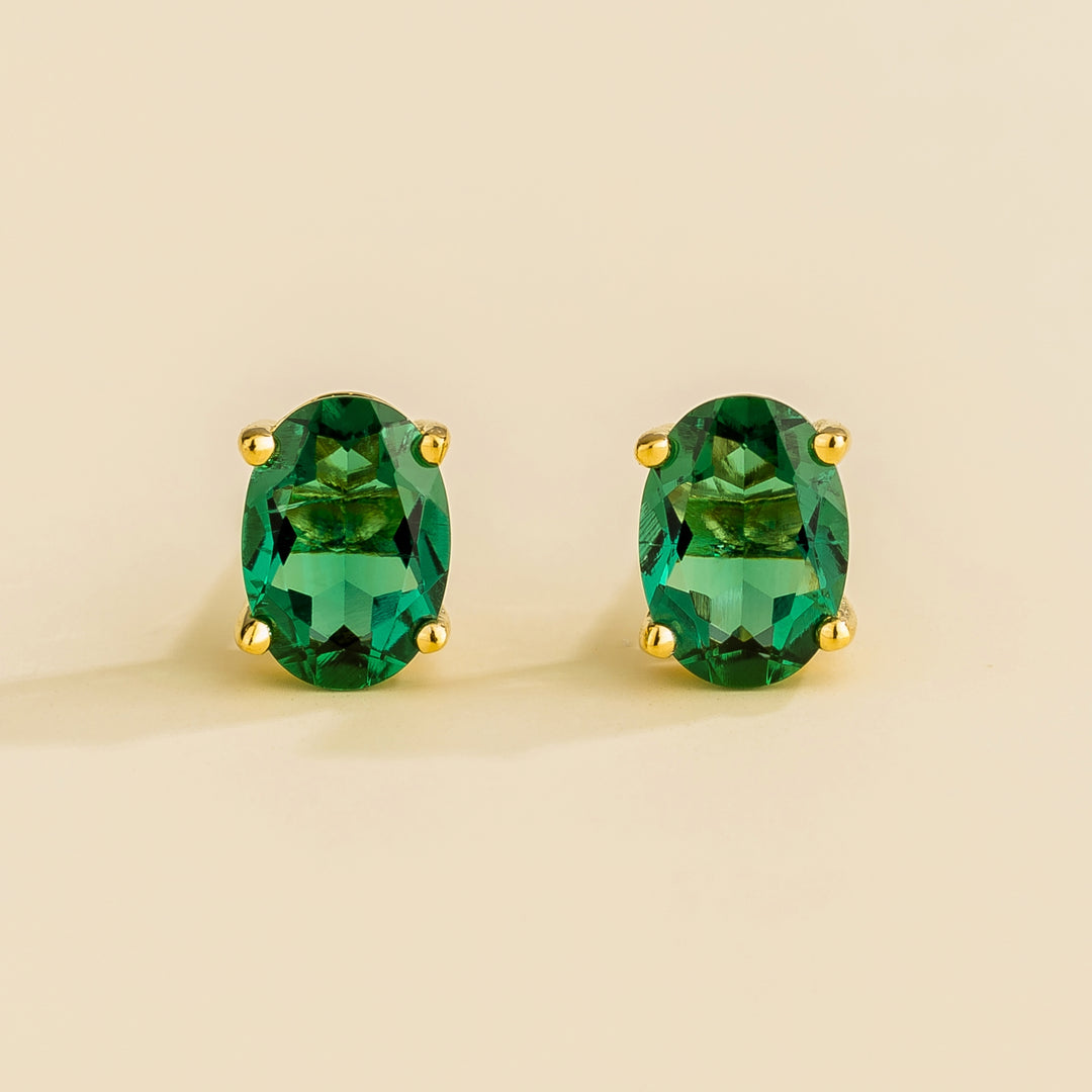 Ova gold earrings set with Emerald