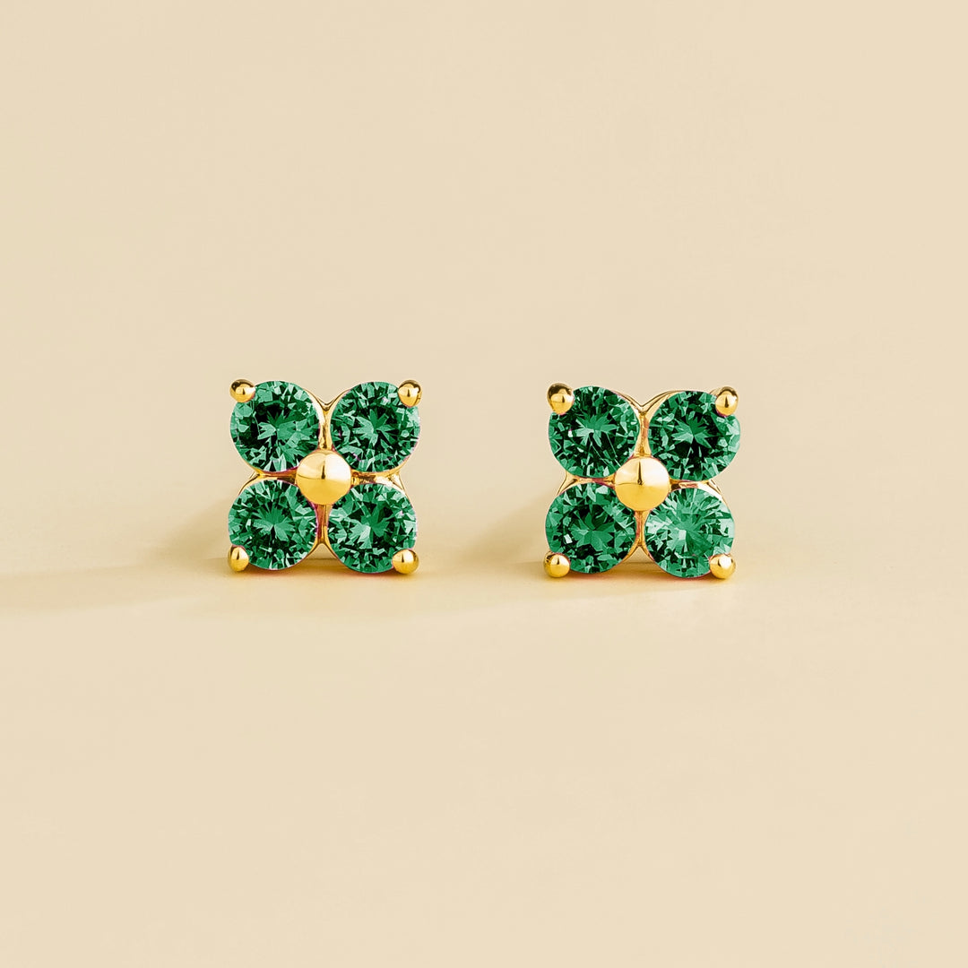 Petale gold earrings set with Emerald