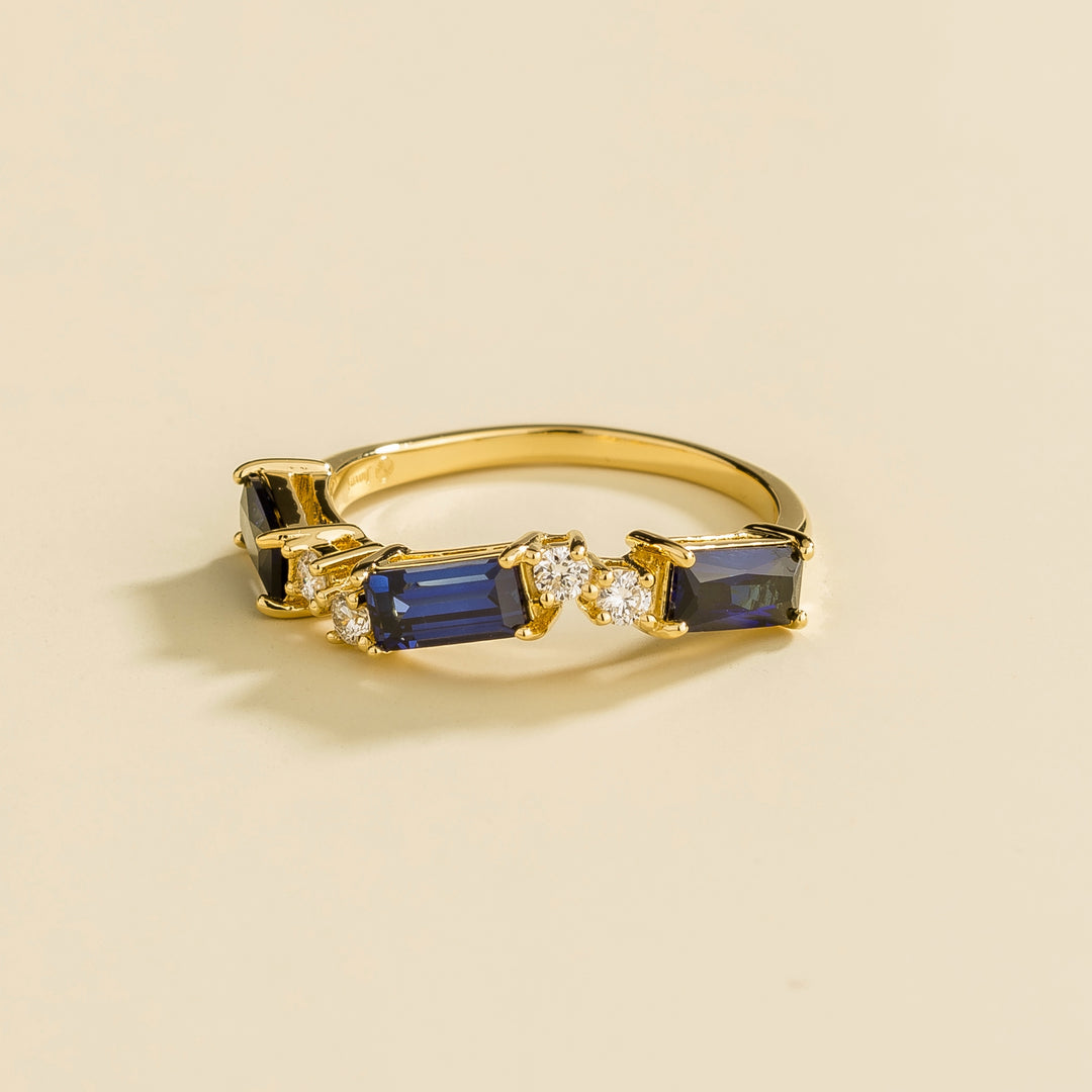 Forma Gold Ring Set With Blue Sapphire & Diamond