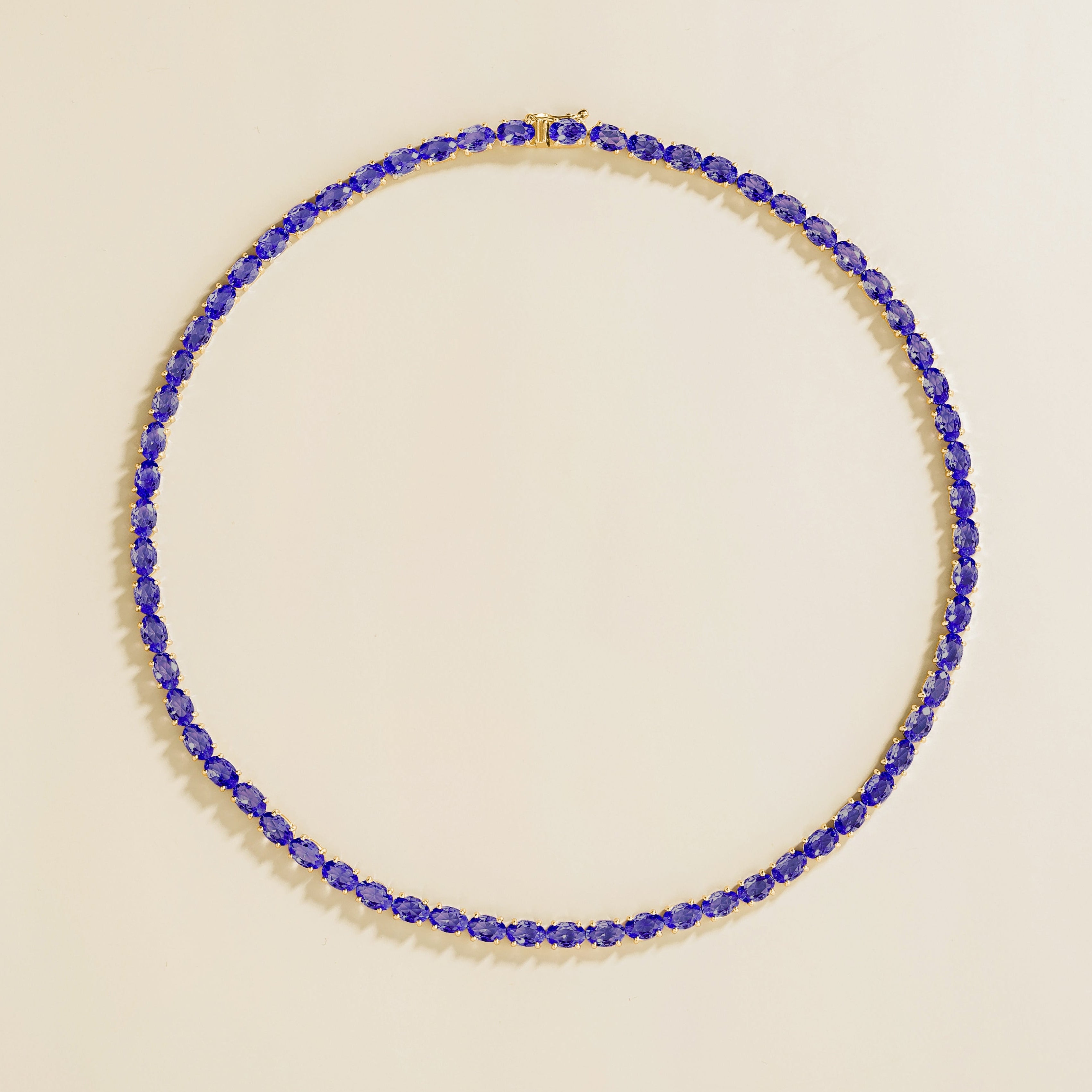 Salto necklace from Juvetti in blue sapphires.