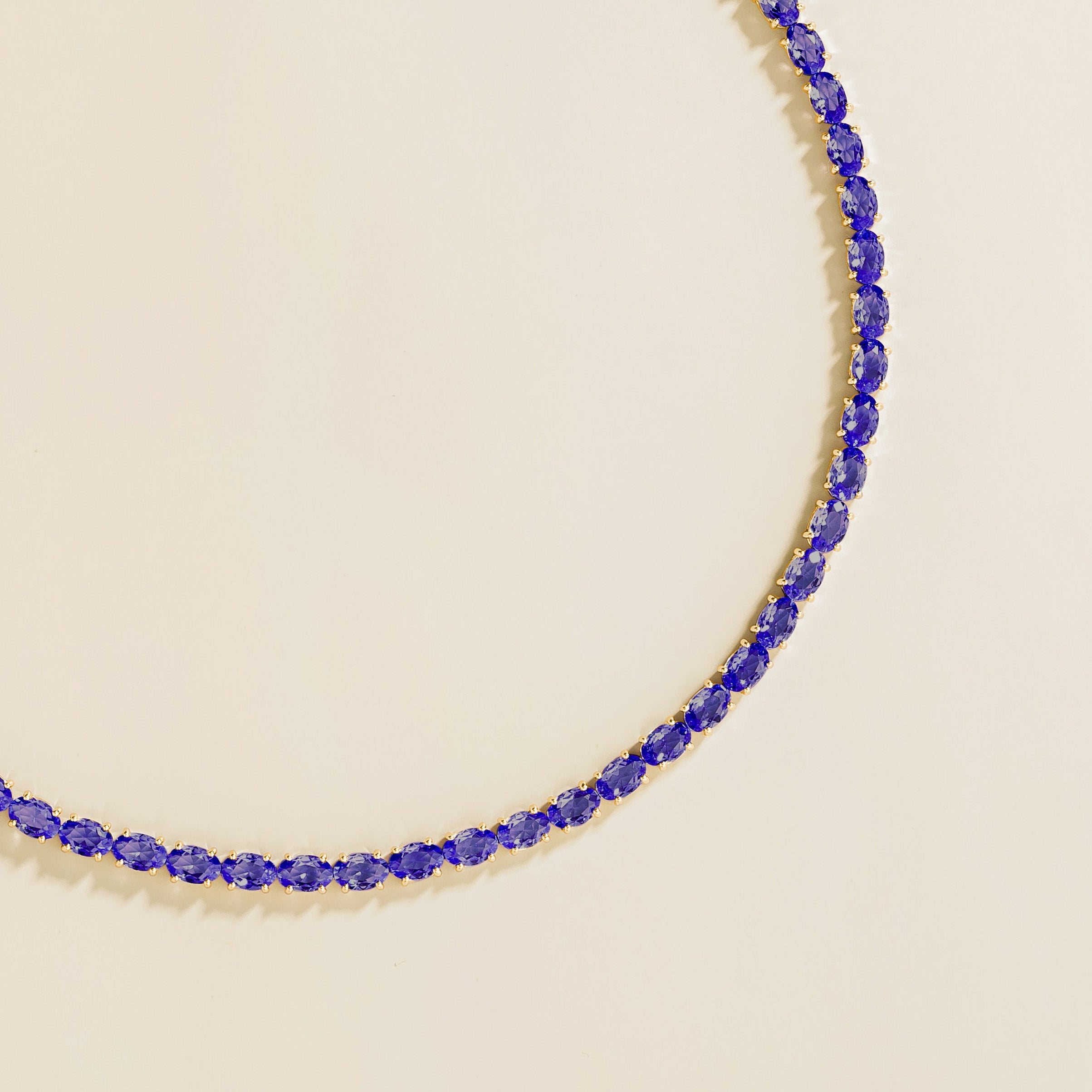 Salto necklace from Juvetti in blue sapphires.