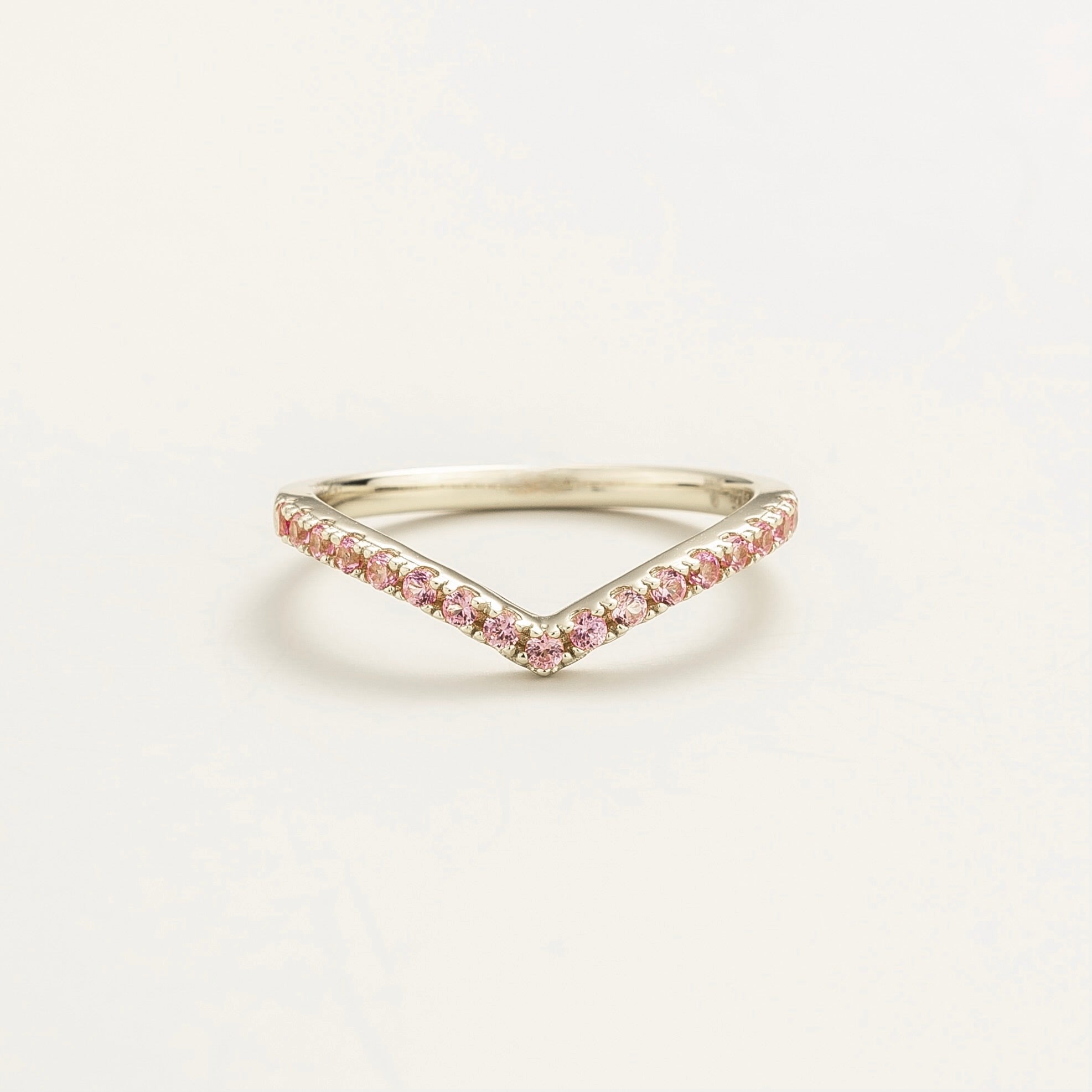 Lab-grown pink sapphire band Kasso ring in white gold | Juvetti London