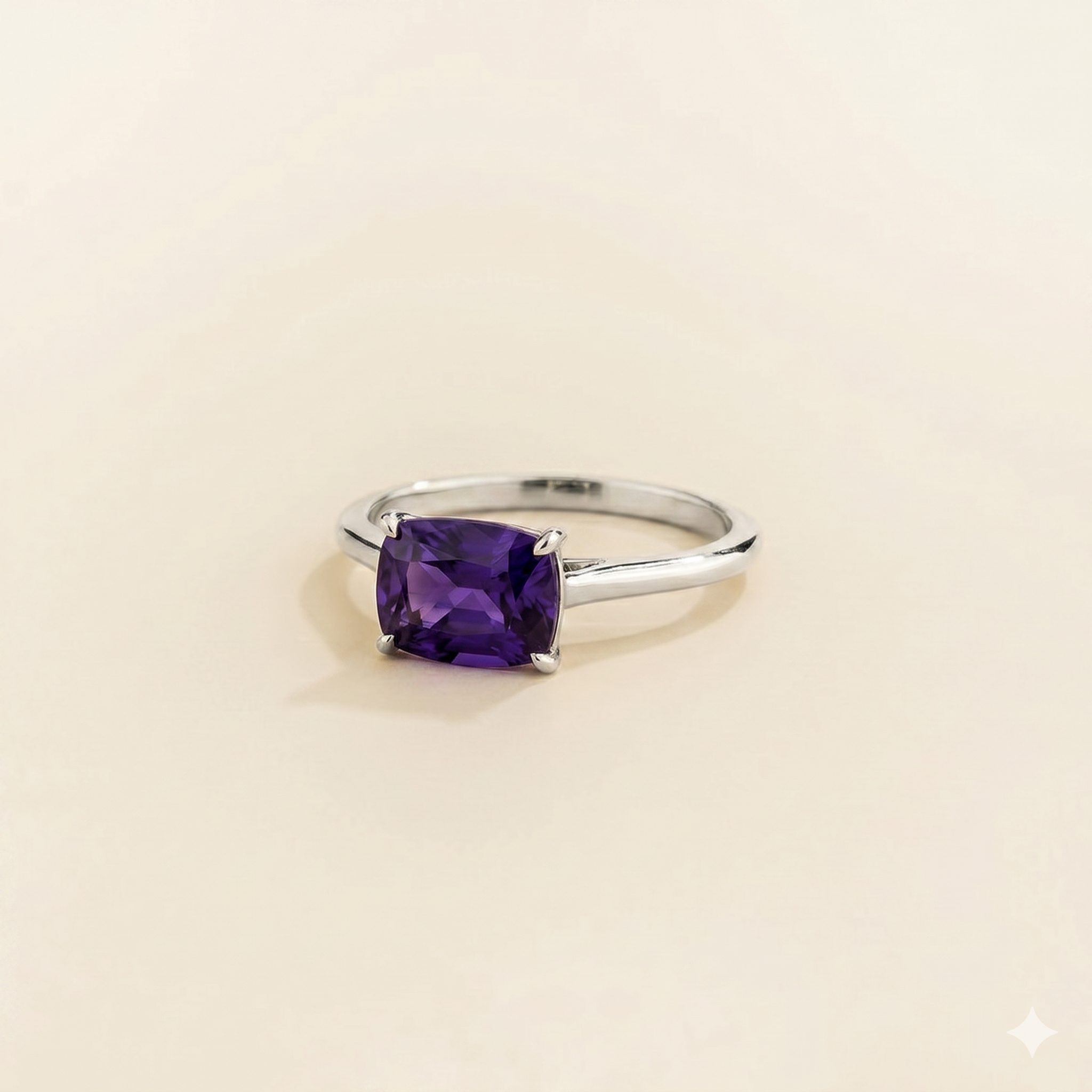 Kissen Purple Sapphire East-West Cushion Cut Solitaire Ring In White Gold