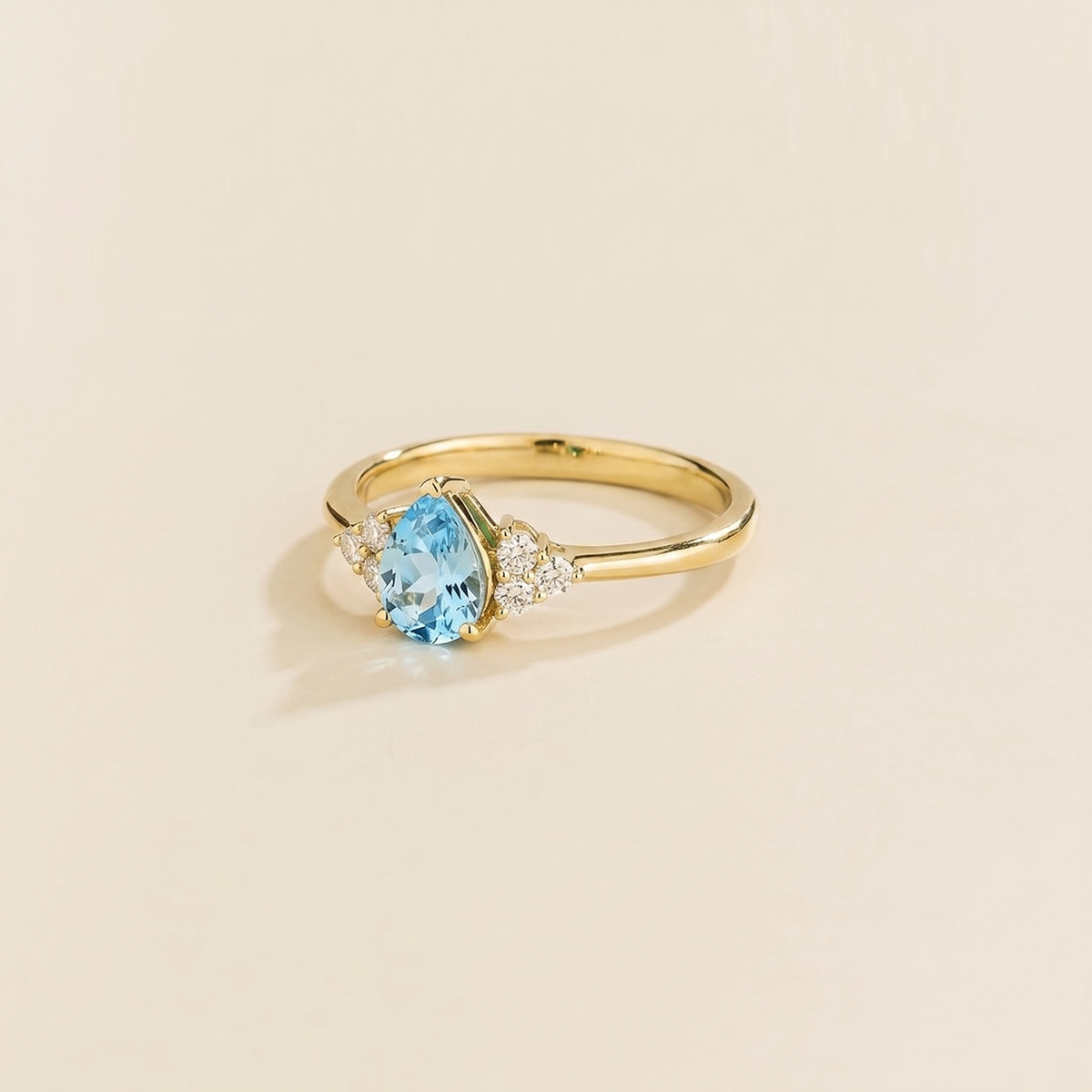 Pear-cut lab-grown aquamarine and diamond ring in gold – side view | Pisa by Juvetti