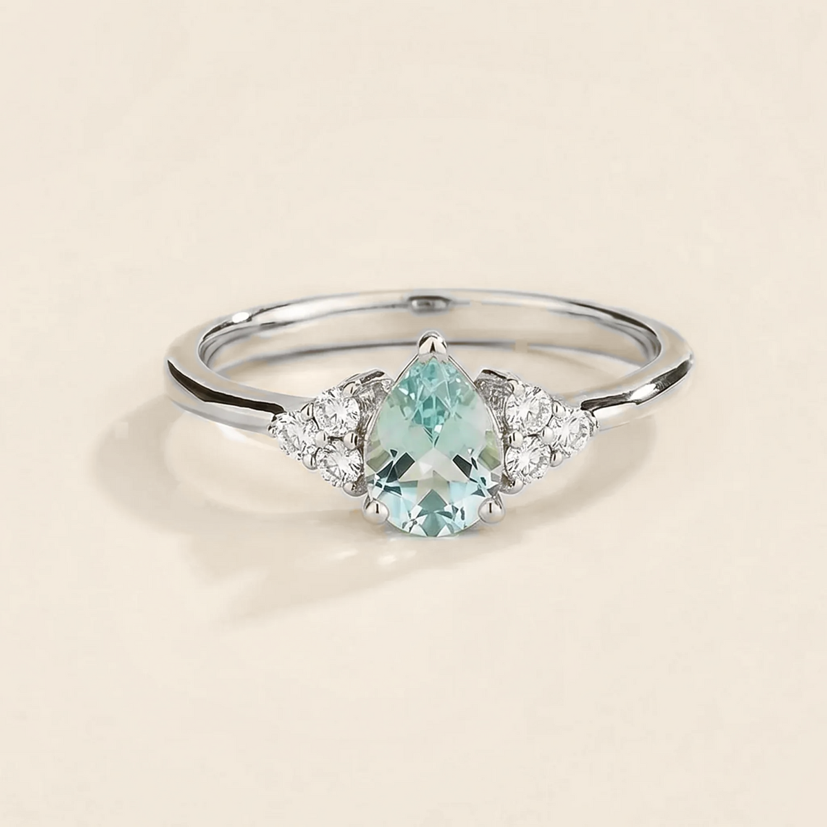 Pear-cut lab-grown aquamarine and diamond ring in white gold – front view | Pisa by Juvetti
