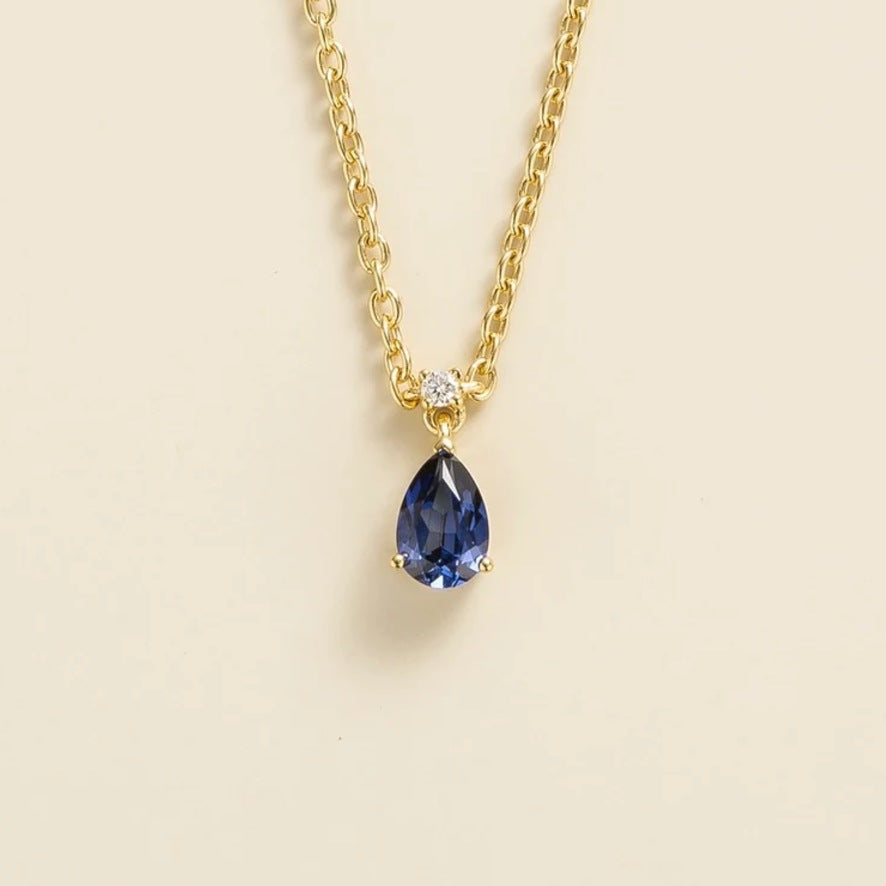 Lab-grown blue sapphire and diamond pear drop pendant necklace in gold, small – front view | Pisa by Juvetti
