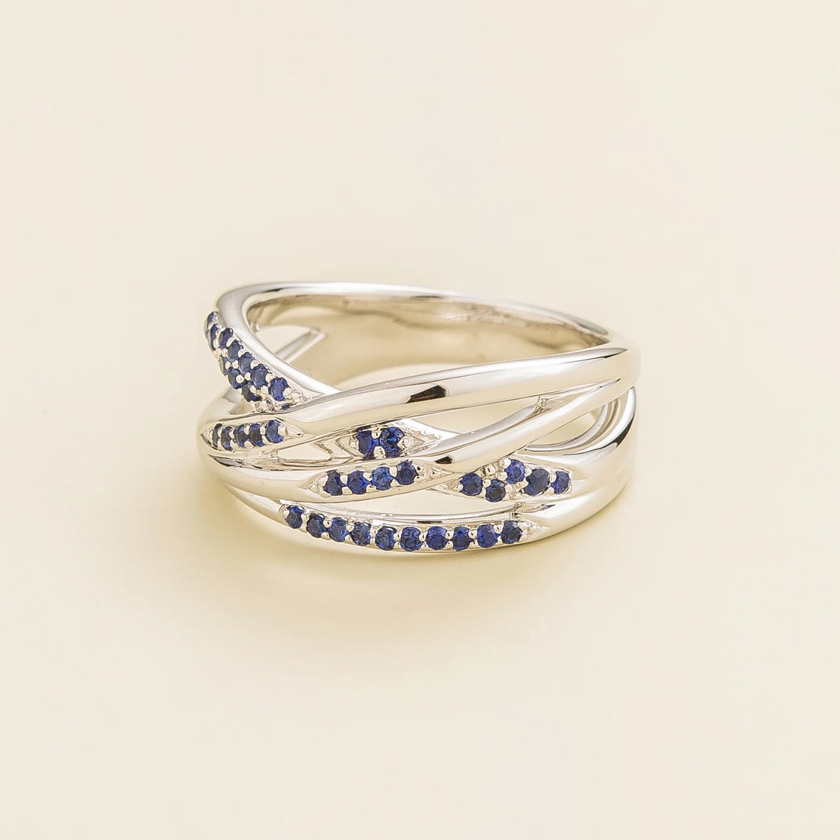 Val multi-row crossover band ring with lab-grown blue sapphires in white gold – angle view | Juvetti London