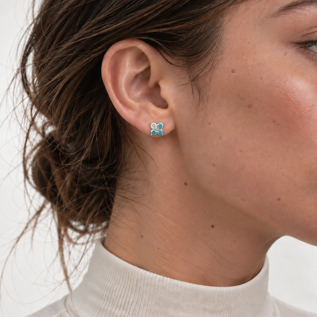 Clover Aquamarine & Diamond Earrings In White Gold