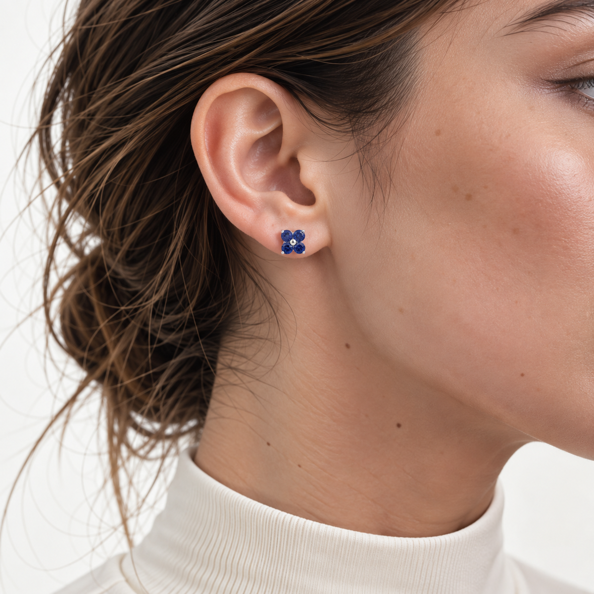 Clover Blue sapphires Earrings In White Gold