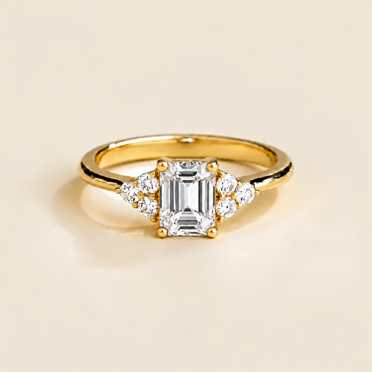 Chateau Diamond Emerald-Cut Ring in Gold | Juvetti