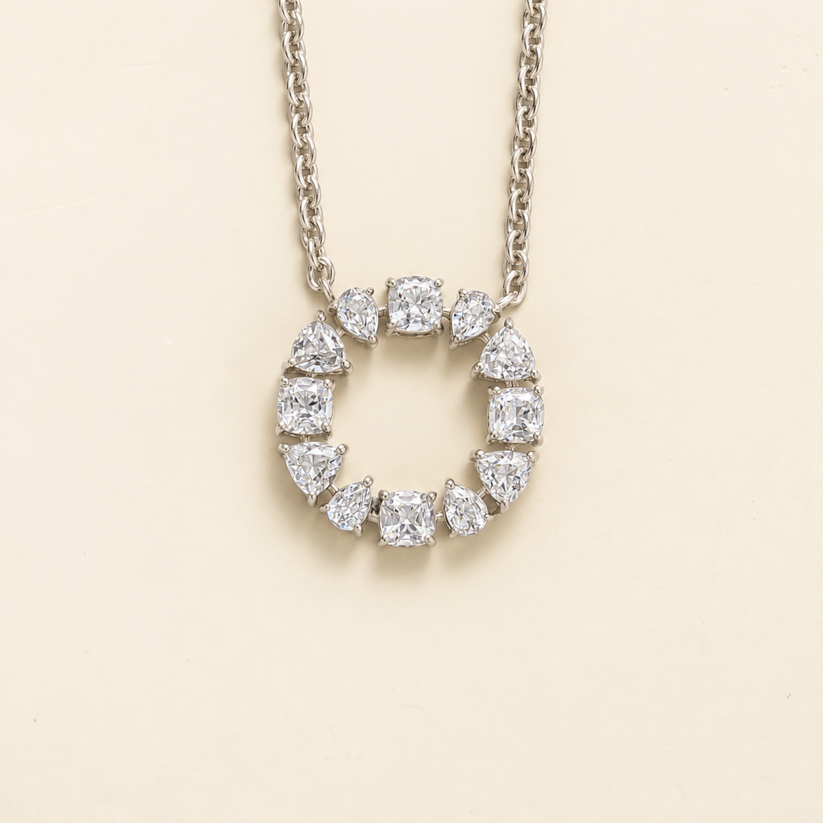 Glorie Diamond Open Circle Pendant Necklace in White Gold | Juvetti