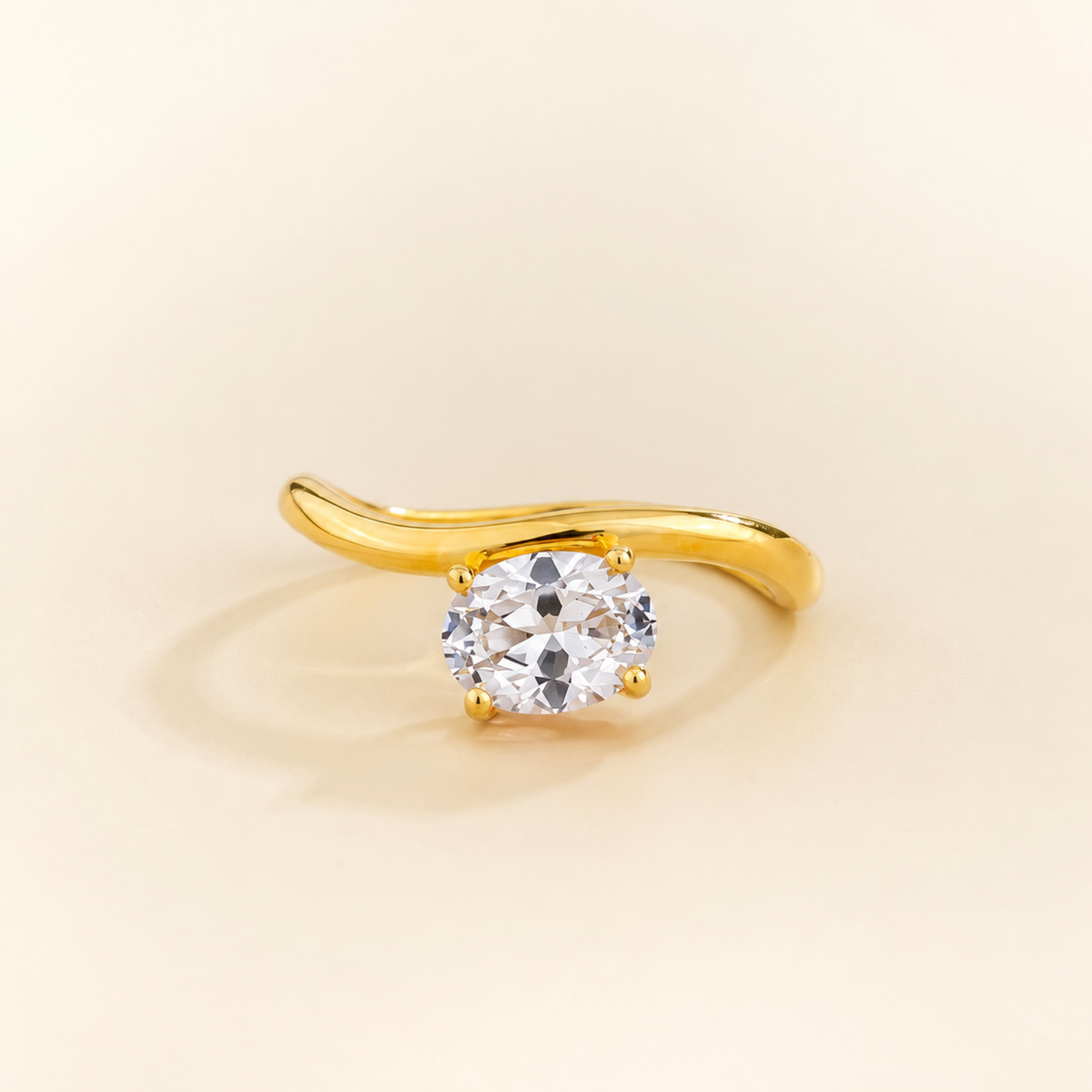 Luno Diamond East-West Oval Solitaire Ring in Gold | Juvetti