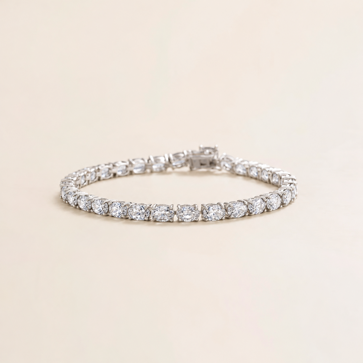 Salto Diamond Oval Tennis Bracelet in White Gold | Juvetti