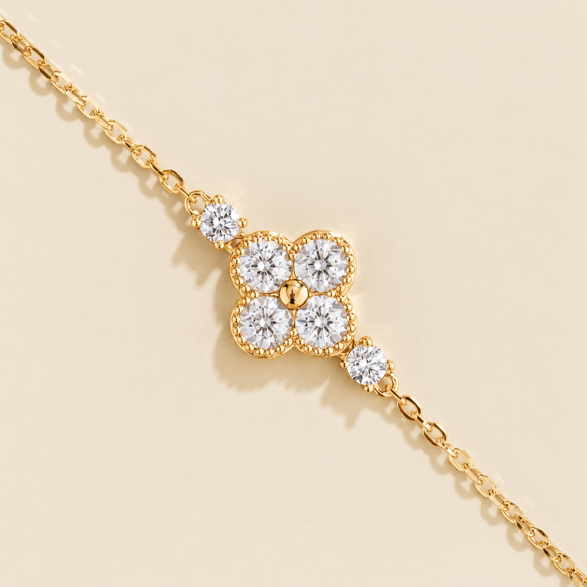 Diamond four-leaf clover chain bracelet in yellow gold, close-up