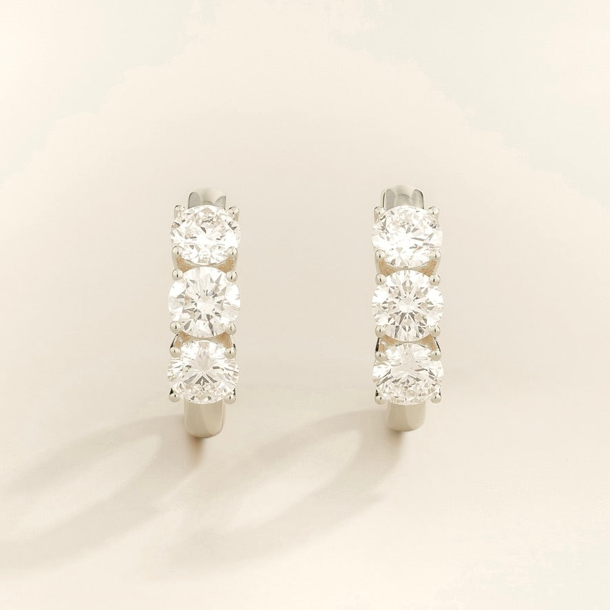 Tres Diamond Three-Stone Huggie Hoop Earrings in White Gold – close-up
