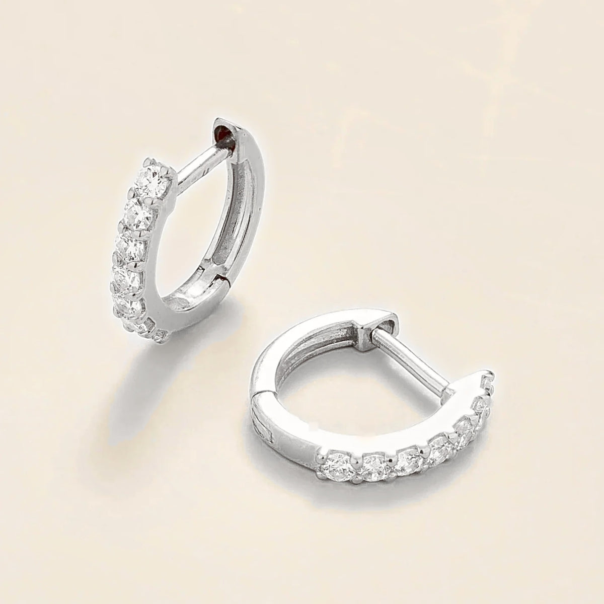 Stacy Diamond Huggie Hoop Earrings in White Gold Mini | Juvetti