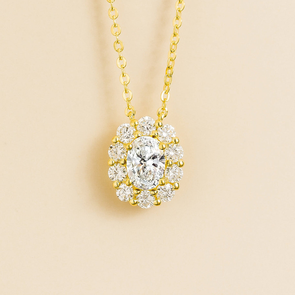 Prill Diamond Oval & Halo Pendant Necklace in Gold | Juvetti