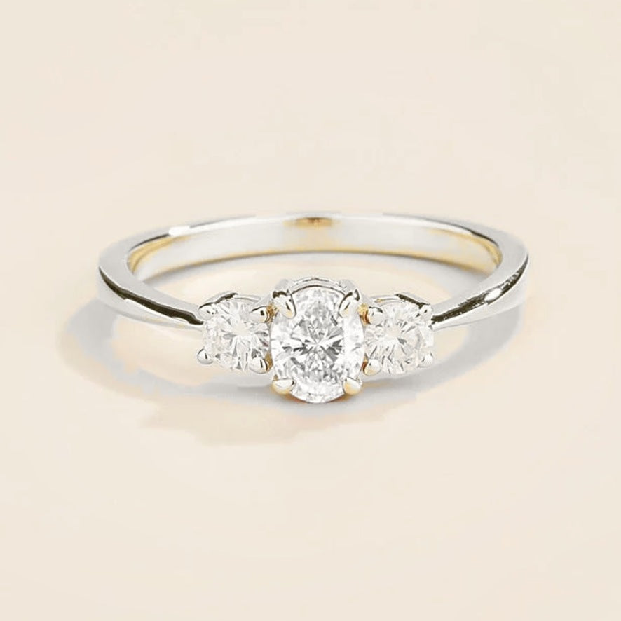 Boble diamond oval three-stone ring in white gold