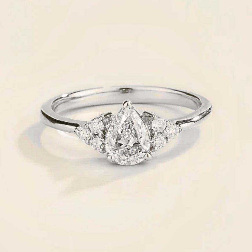 Pear-cut lab-grown diamond ring in white gold – front view | Pisa by Juvetti